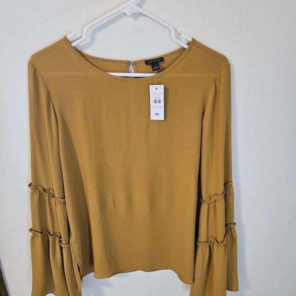 Ann Taylor XS long-sleeve top.